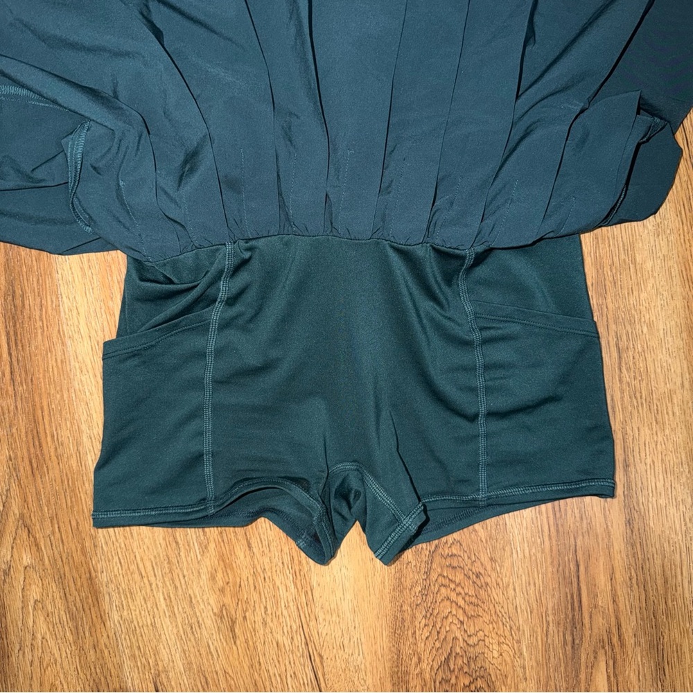 XXS Alo pleated tennis varsity style skirt with built in shorts - Picture 9 of 11